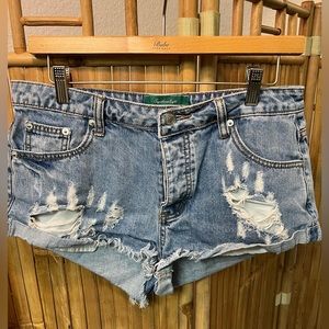 Signature eight. Jean shorts. Size L